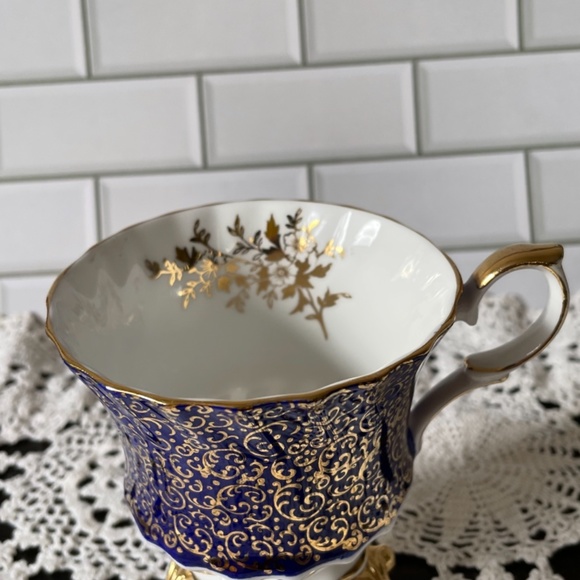 Queen Anne Tea Cup and Saucer #480 blue. Bone China made in England. - Picture 7 of 11